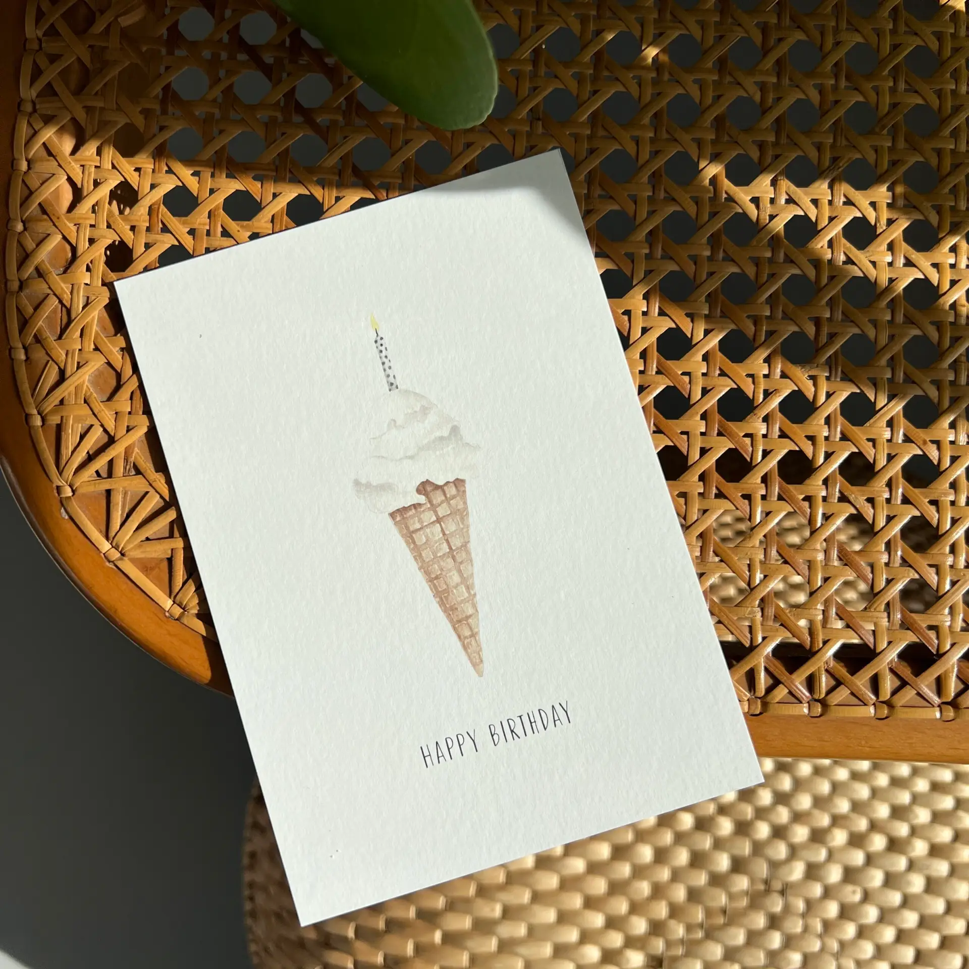 Handgeschilderde ansichtkaart met ijshoorntje en kaarsje – Ansichtkaart IJskaars