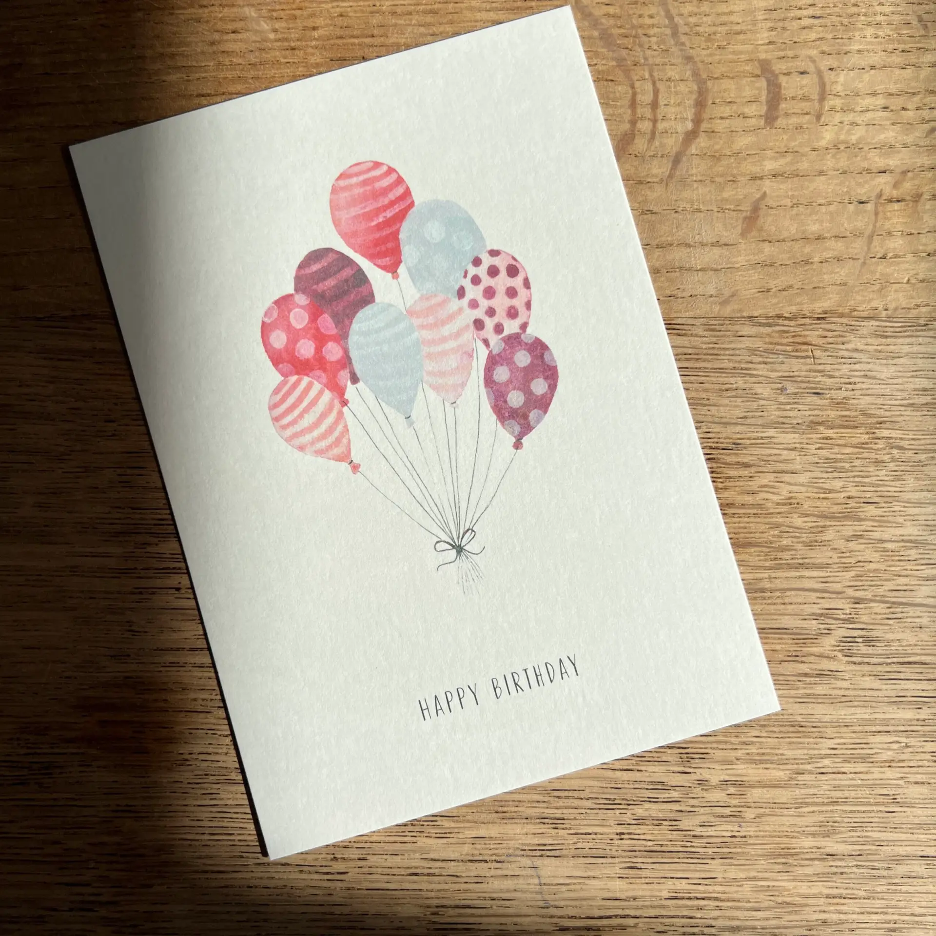 Handgeschilderde verjaardagskaart met rode ballonnen – Ansichtkaart Rode Ballonnen