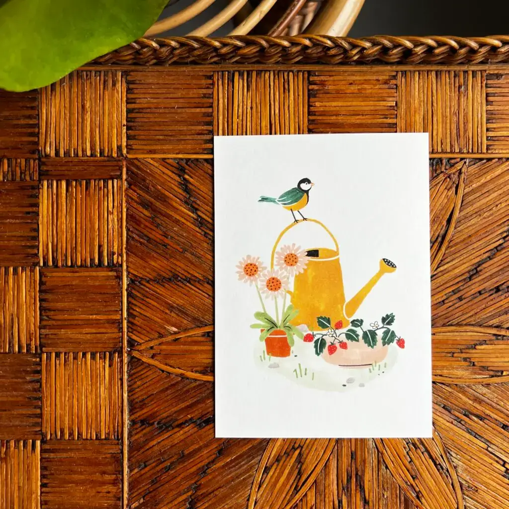 Zonnig kaartje met koolmeesje, bloemen en aardbeien